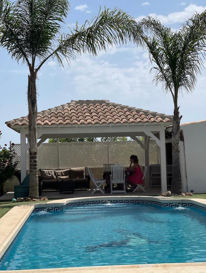 Suite Privada Frente A La Piscina Para 2 Personas Con Sofa Cama Para 2 Mas 4P No Es Casa Completa San Vicente Raspeig Exteriör bild