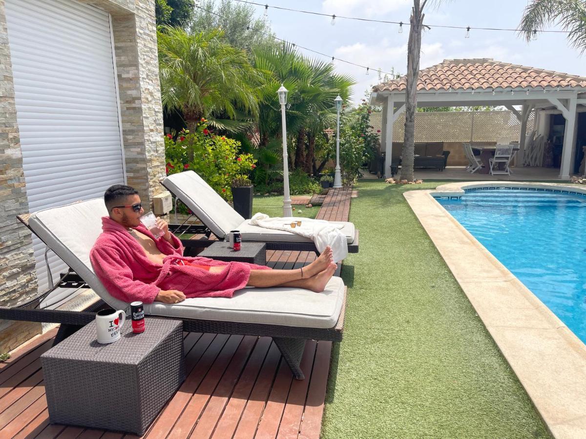 Suite Privada Frente A La Piscina Para 2 Personas Con Sofa Cama Para 2 Mas 4P No Es Casa Completa San Vicente Raspeig Exteriör bild