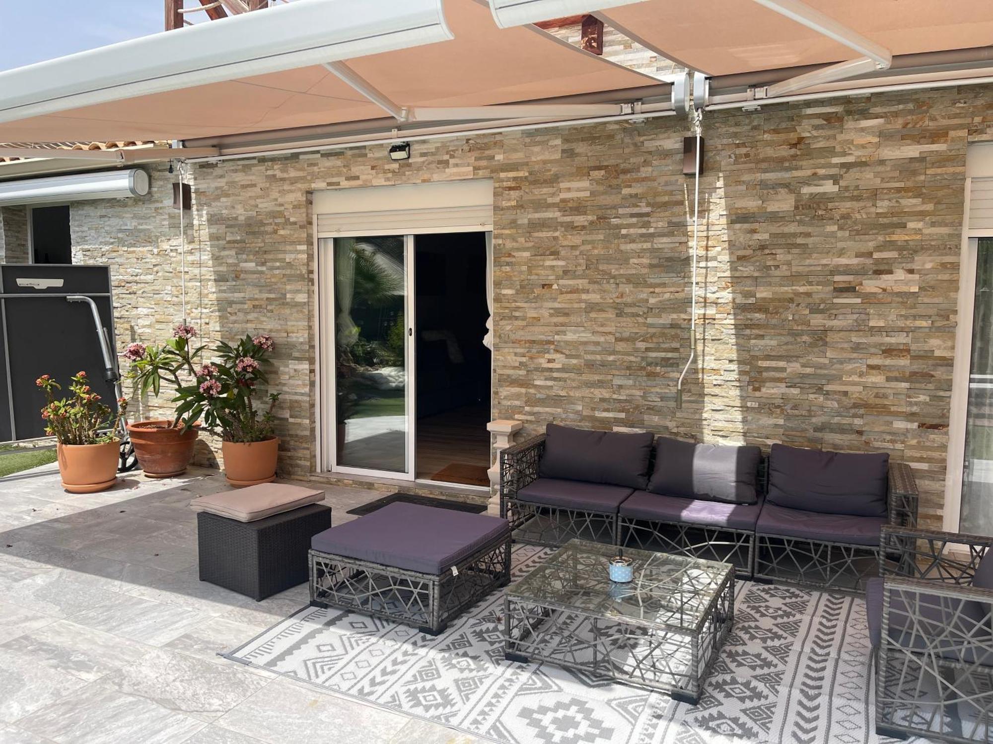 Suite Privada Frente A La Piscina Para 2 Personas Con Sofa Cama Para 2 Mas 4P No Es Casa Completa San Vicente Raspeig Exteriör bild