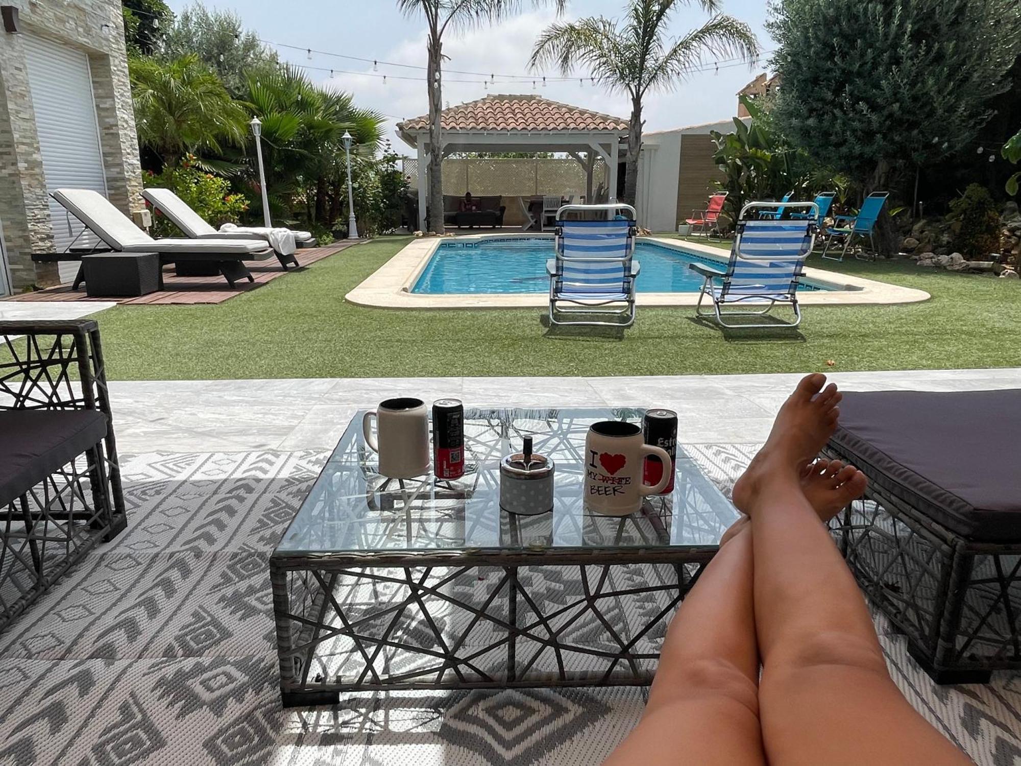 Suite Privada Frente A La Piscina Para 2 Personas Con Sofa Cama Para 2 Mas 4P No Es Casa Completa San Vicente Raspeig Exteriör bild