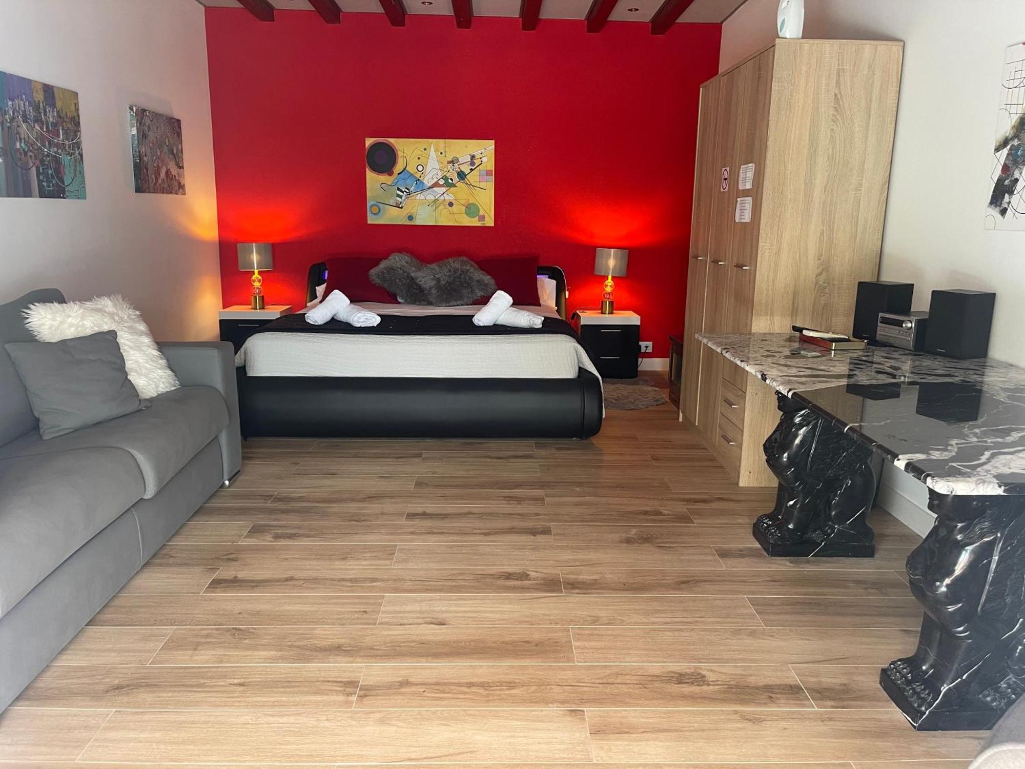 Suite Privada Frente A La Piscina Para 2 Personas Con Sofa Cama Para 2 Mas 4P No Es Casa Completa San Vicente Raspeig Exteriör bild